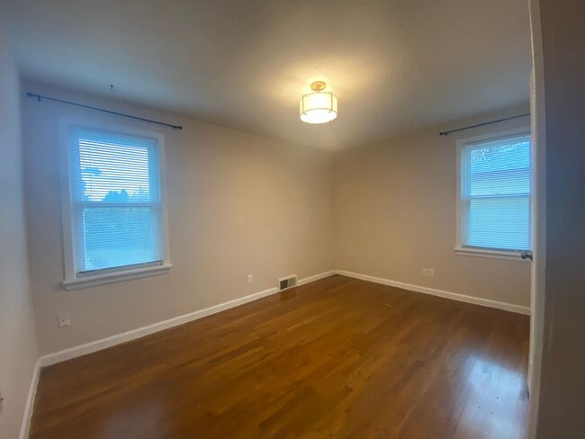 Building Photo - Audubon-Downriver Neighborhood 3+ bedroom, 1 bath corner lot with large, fenced yard