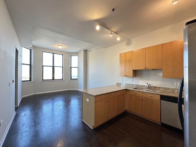 Building Photo - 1464 S Michigan Ave