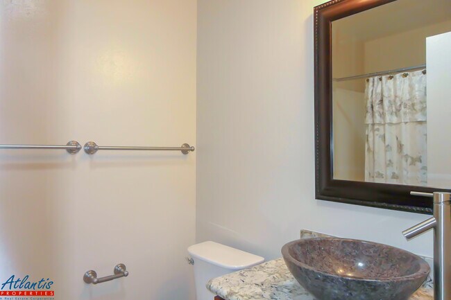 Building Photo - Beautiful Home | Brazilian Hwd Floors | Remodeled Kitchen | A/C