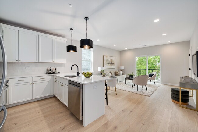 Building Photo - 1631 N Lawndale Ave