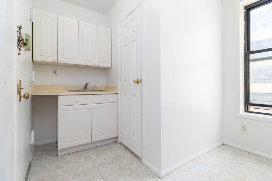 Building Photo - 1789 1st Ave