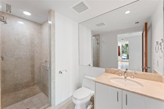 Building Photo - 1331 Brickell Bay Dr