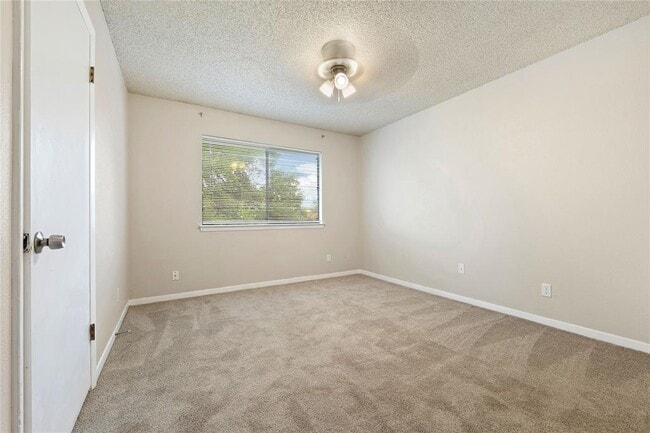 Building Photo - 3222 Tamarron Blvd