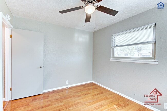 Building Photo - 4225 SE Elmhurst Ln