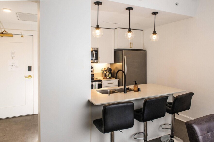 Building Photo - 758 N Broadway