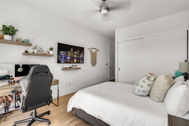 Building Photo - 230 W McIntyre St