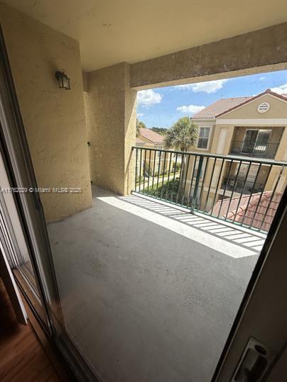 Building Photo - 755 Riverside Dr