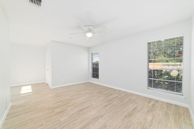Building Photo - 10522 Northview Dr