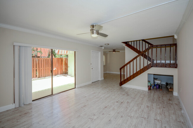 Building Photo - 3157 Gardens E Dr