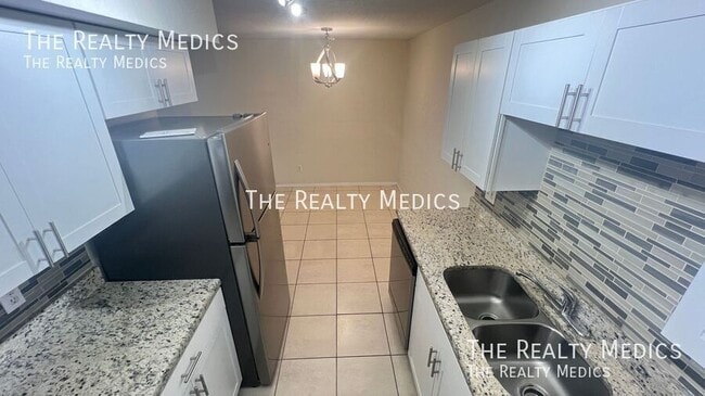 Building Photo - 2130 Forest Knoll Dr NE