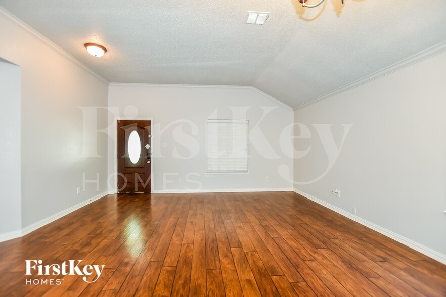 Building Photo - 1008 Hanover Dr