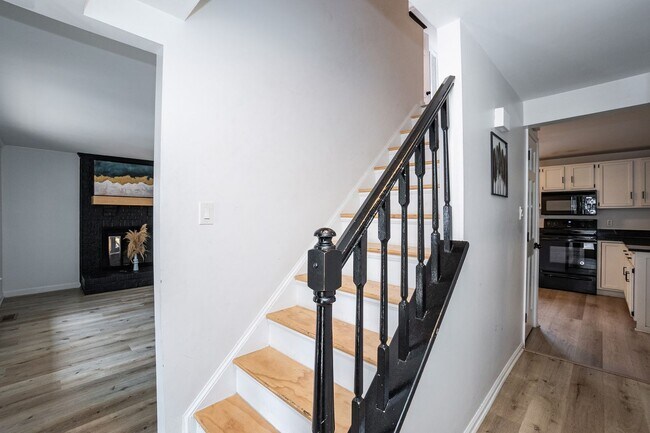 Building Photo - Four bedroom Corner Lot!