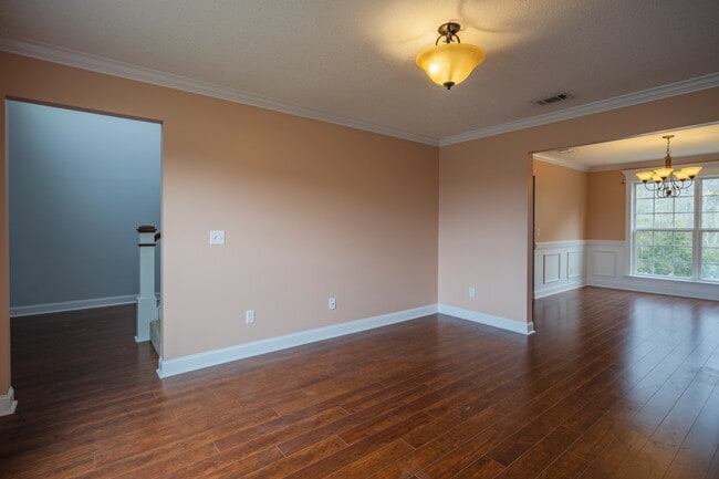 Building Photo - 157 Outpost Trl