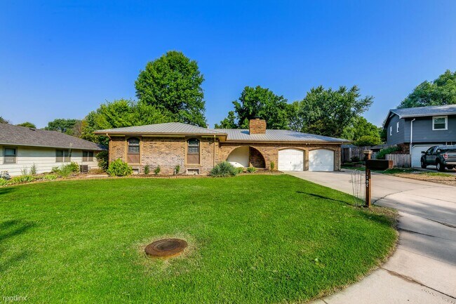 Building Photo - 3 br, 3 bath House - 1306 N Brookfield Ln
