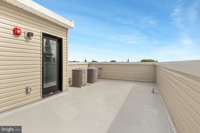 Building Photo - 2119 N Front St