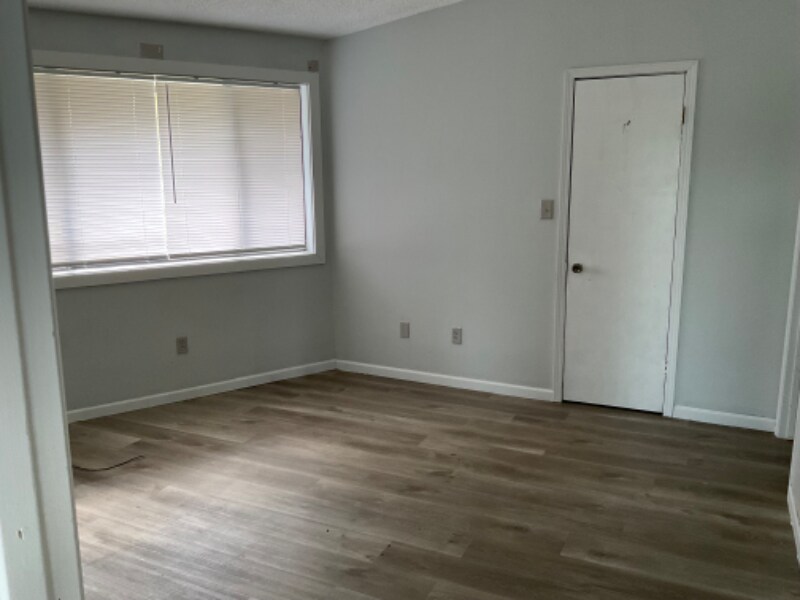 Building Photo - 206 Knoll Dr