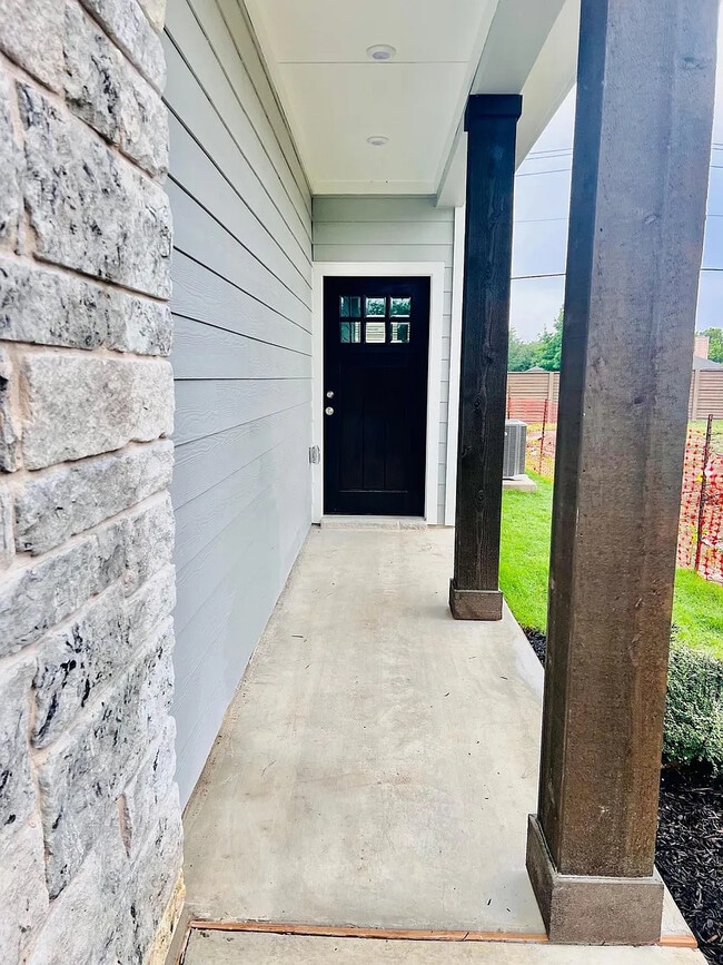 Building Photo - Room in Townhome on Cowbird Path