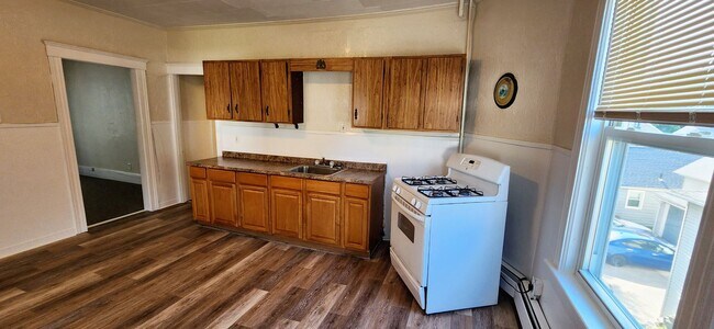 Building Photo - 436 School St