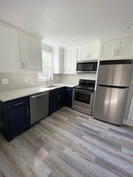 Building Photo - 11 NW Orchard St