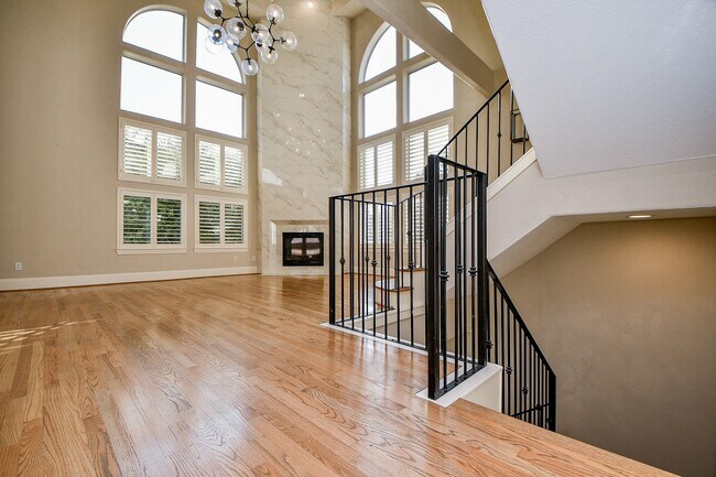 Building Photo - 2094 Brentwood Dr