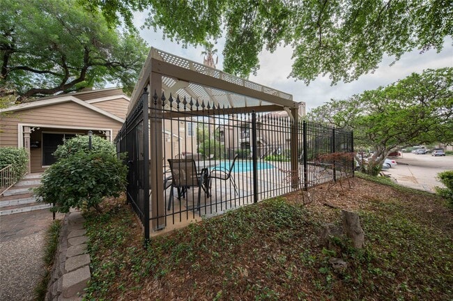 Building Photo - 1880 White Oak Dr