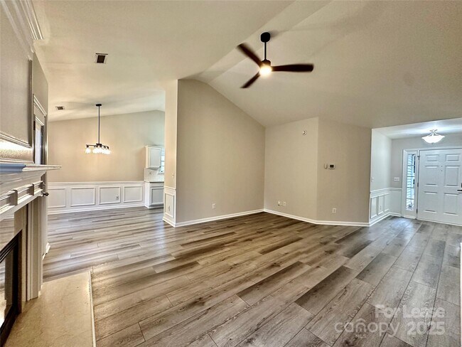 Building Photo - 1888 Lillywood Ln