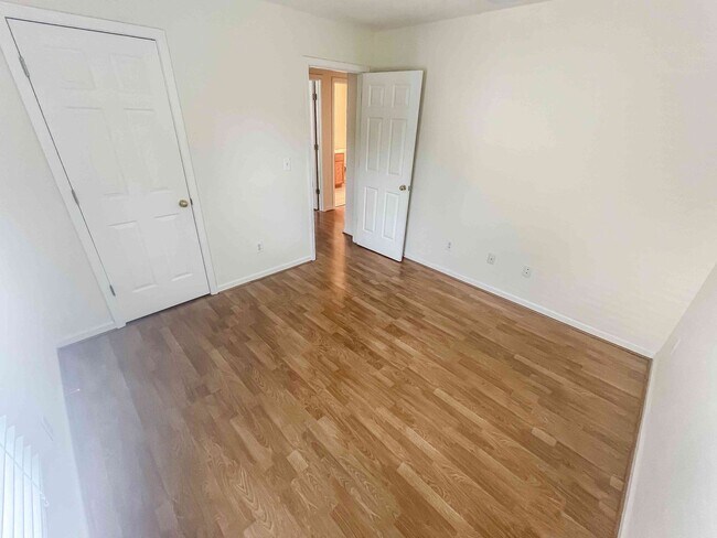 Building Photo - Alpharetta - 3BR - Finished Basement!