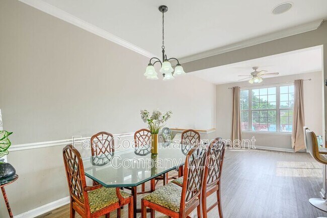 Building Photo - 403 Deer Hill Cir