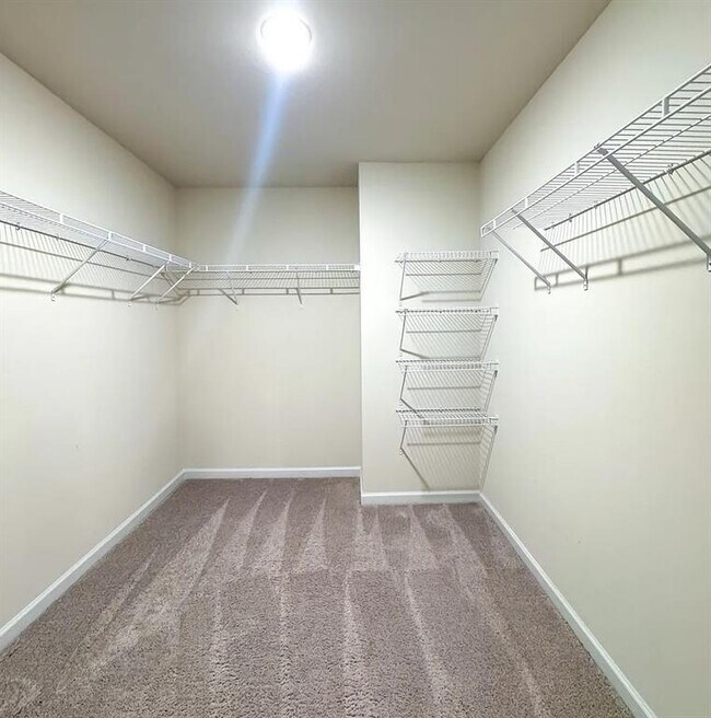 Building Photo - 4546 Bishops Ln