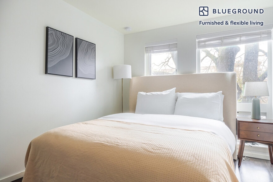 Building Photo - 5001 Brooklyn Ave NE