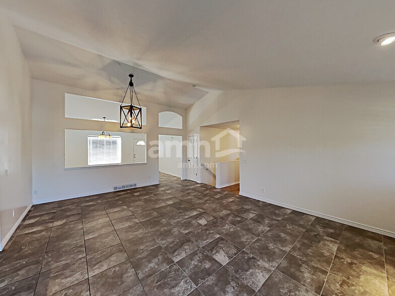 Building Photo - 8607 McGinnis Ln