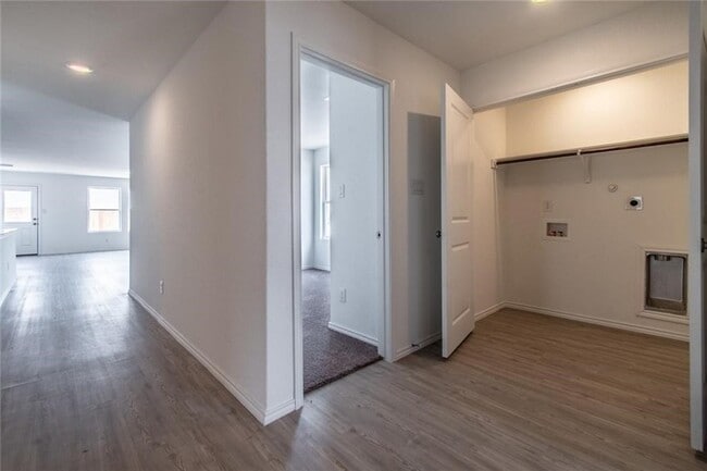 Building Photo - 2302 Medusa Dr