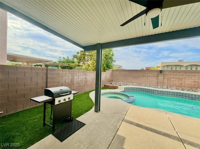 Building Photo - 8842 Sierra Linda Dr