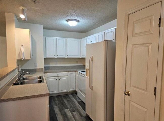 Building Photo - 2nd-level, 2-bedroom, 2-full bath condo