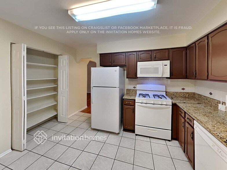 Building Photo - 23017 Lakeshore Dr