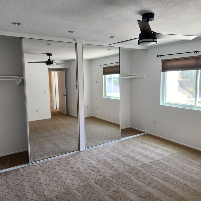 Building Photo - Tierrasanta 4 bedroom 2.5 bath townhouse w...