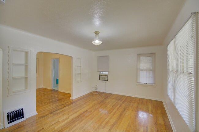 Building Photo - 2 WEEKS FREE! House Near DU
