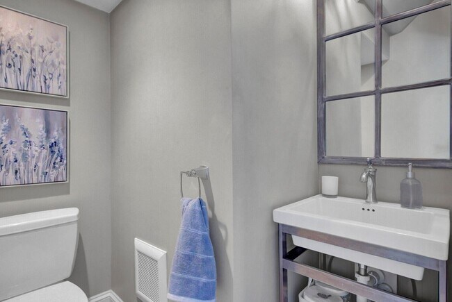 Building Photo - 315 Ashley Ave