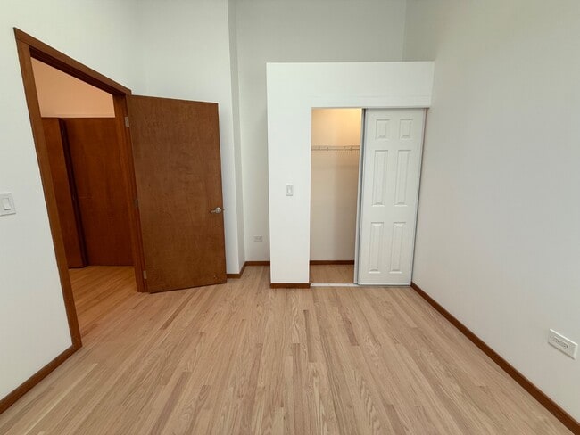 Building Photo - Gorgeous 1 Bedroom +Lofted Den Apartment in Avondale - Laundry In Unit!