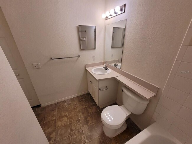 Building Photo - 5914 Willow Ridge Dr