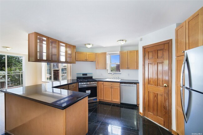 Building Photo - 2826 Batchelder St