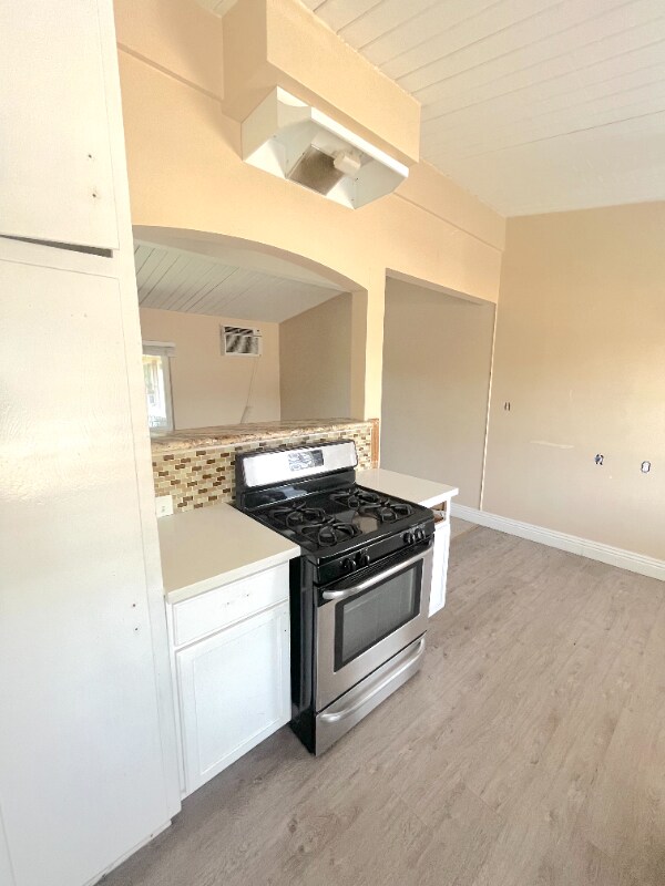 Building Photo - 850 S Rosemead Blvd