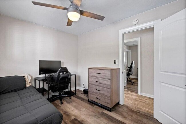 Building Photo - 4/2 Granite Bay, Pool, Jacuzzi, RV Parking...