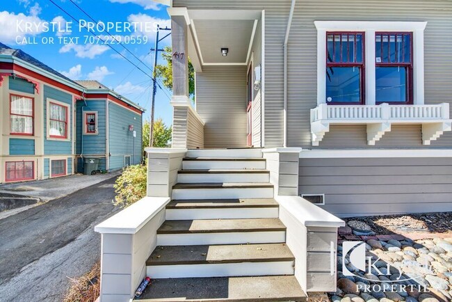 Building Photo - Spacious One Bedroom Craftsman-era Cottage