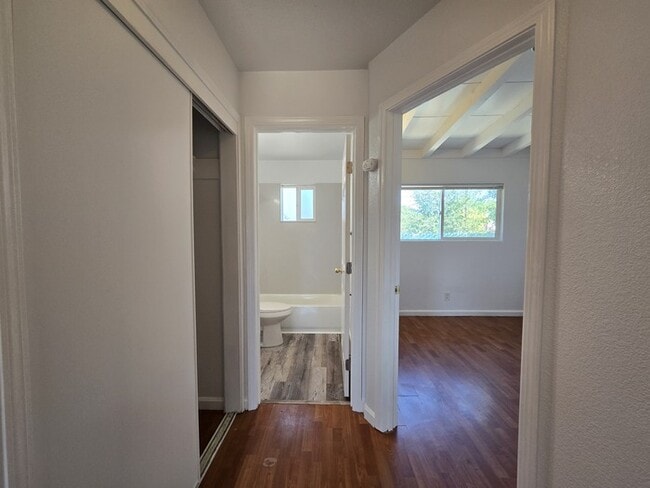 Building Photo - Cute Duplex for rent in Sacramento!