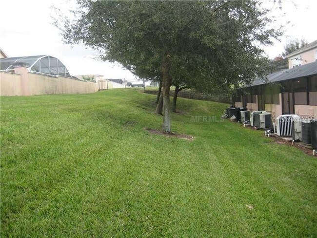 Building Photo - 2411 Silver Palm Dr
