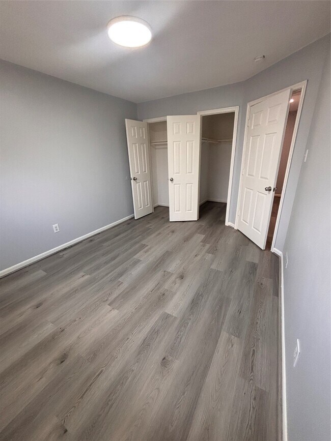 Building Photo - 6410 Waldron Dr