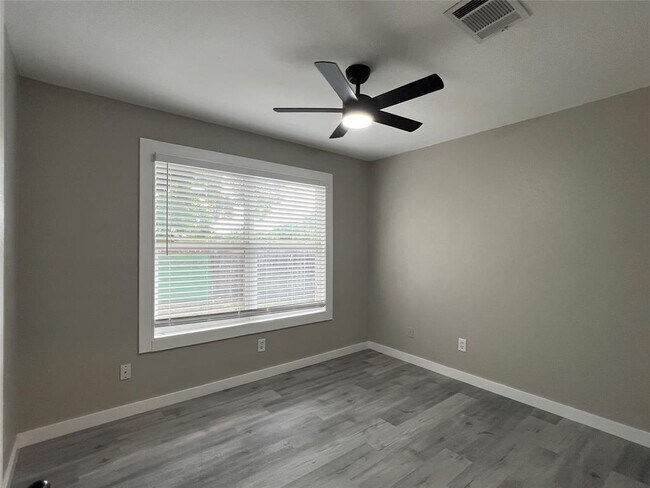 Building Photo - 10510 Little Pebble Dr