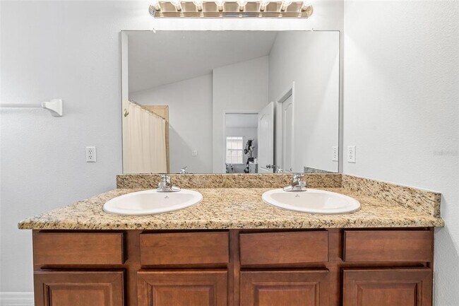 Building Photo - 7001 Interbay Blvd