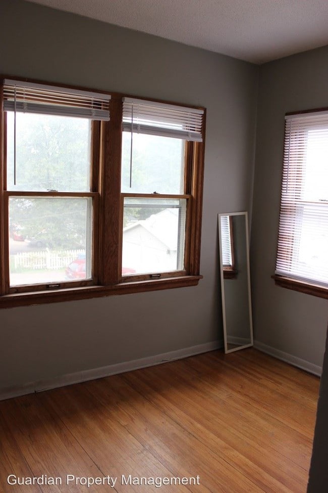 Building Photo - 1024-1026 15th Ave SE